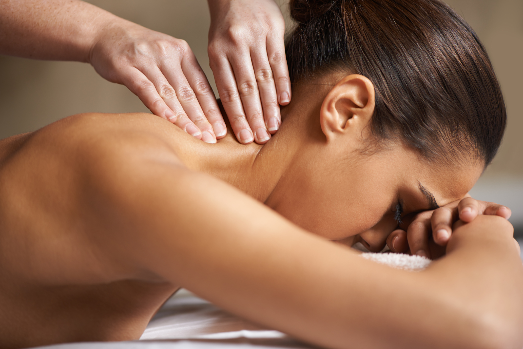 Https massage com. Шейно-воротниковая зона массаж. Классический массаж. Шейно воротниковый массаж. Массаж рук и воротниковой зоны.